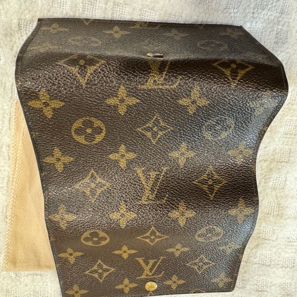 ❌SOLD❌Louis Vuitton Vintage Trifold Monogram Wallet in Excellent condition - Picture 9 of 12